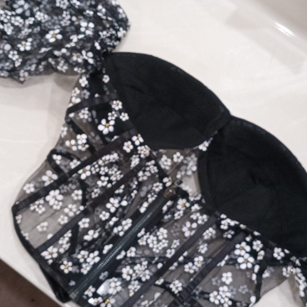 Corset - Picture 5 of 8